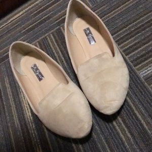 Nude flats
